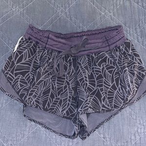 Lululemon hotty hot shorts 2.4 (size 4)